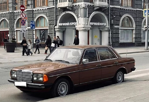 В Саратове продают раритетный Mercedes из Крыма